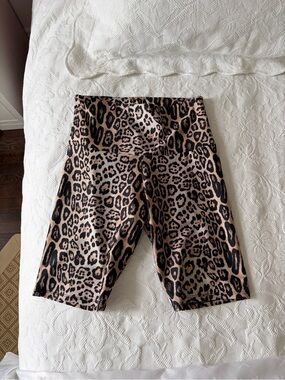 Beyond Yoga Leopard Print High-Rise Bike Shorts - Beige & Black